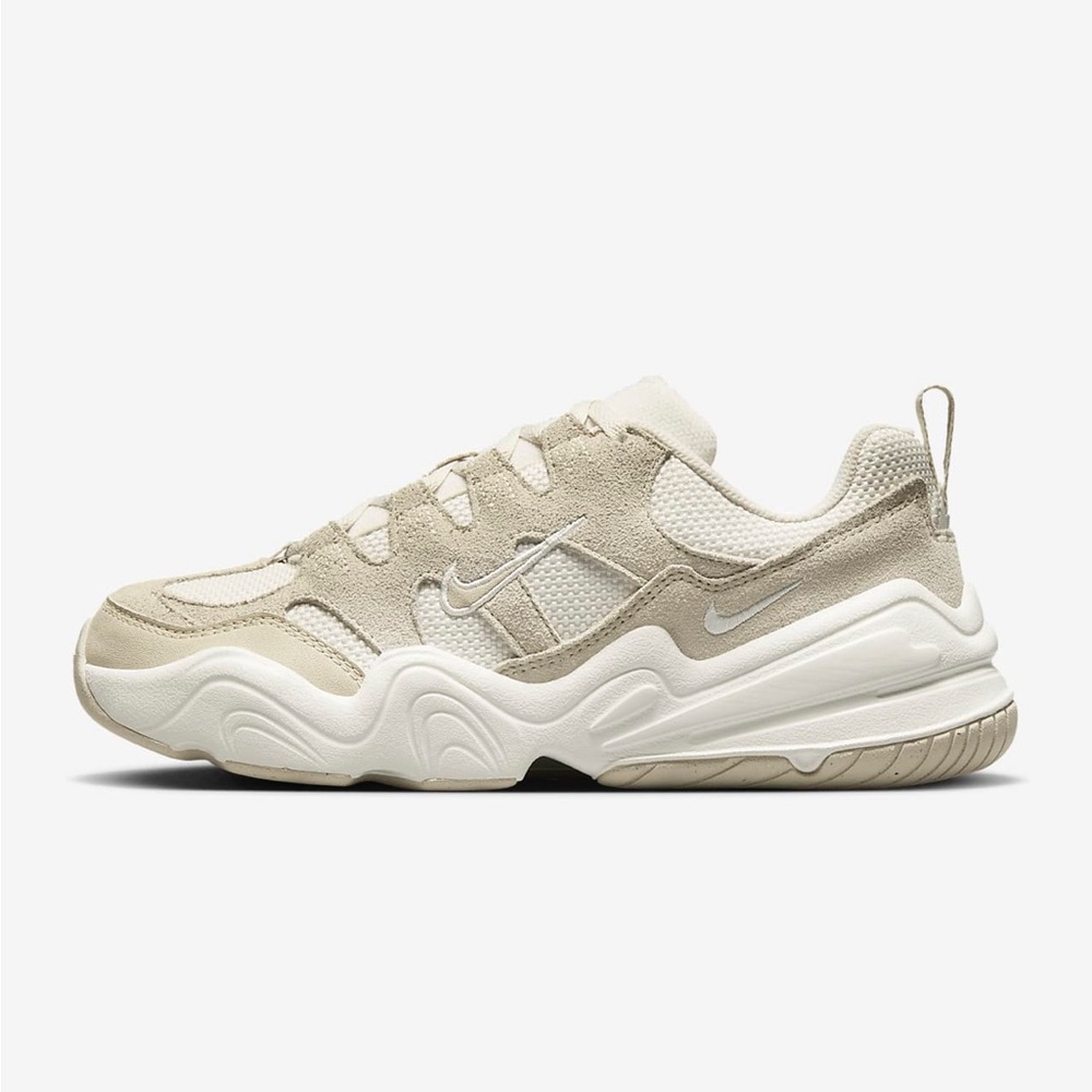 Women’s Nike Tech Hera Sneakers 7.5